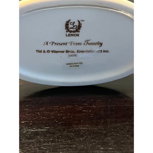 Lenox Figurine A Present From Tweety Bird Warner Bros Looney Tunes 4.5” - Picture 4 of 4